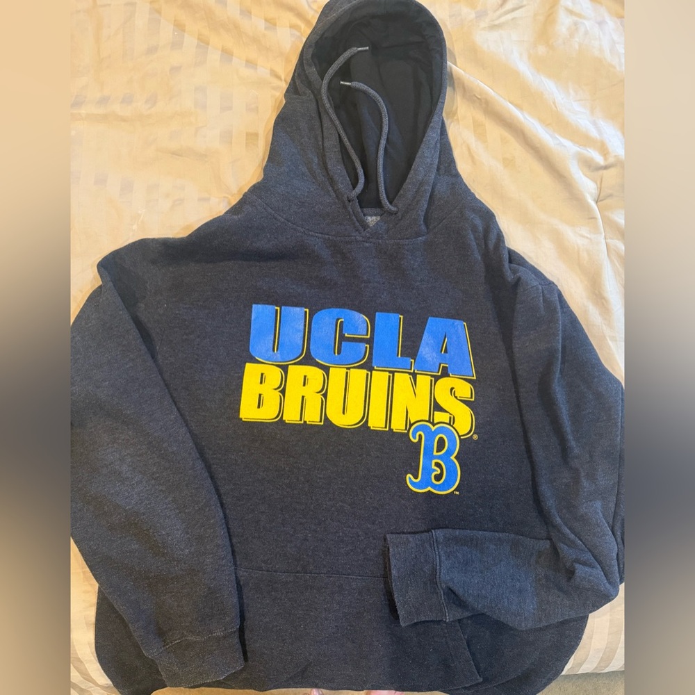 UCLA HOODIE size XL in dark charcoal gray. Like new, very soft and comfy.